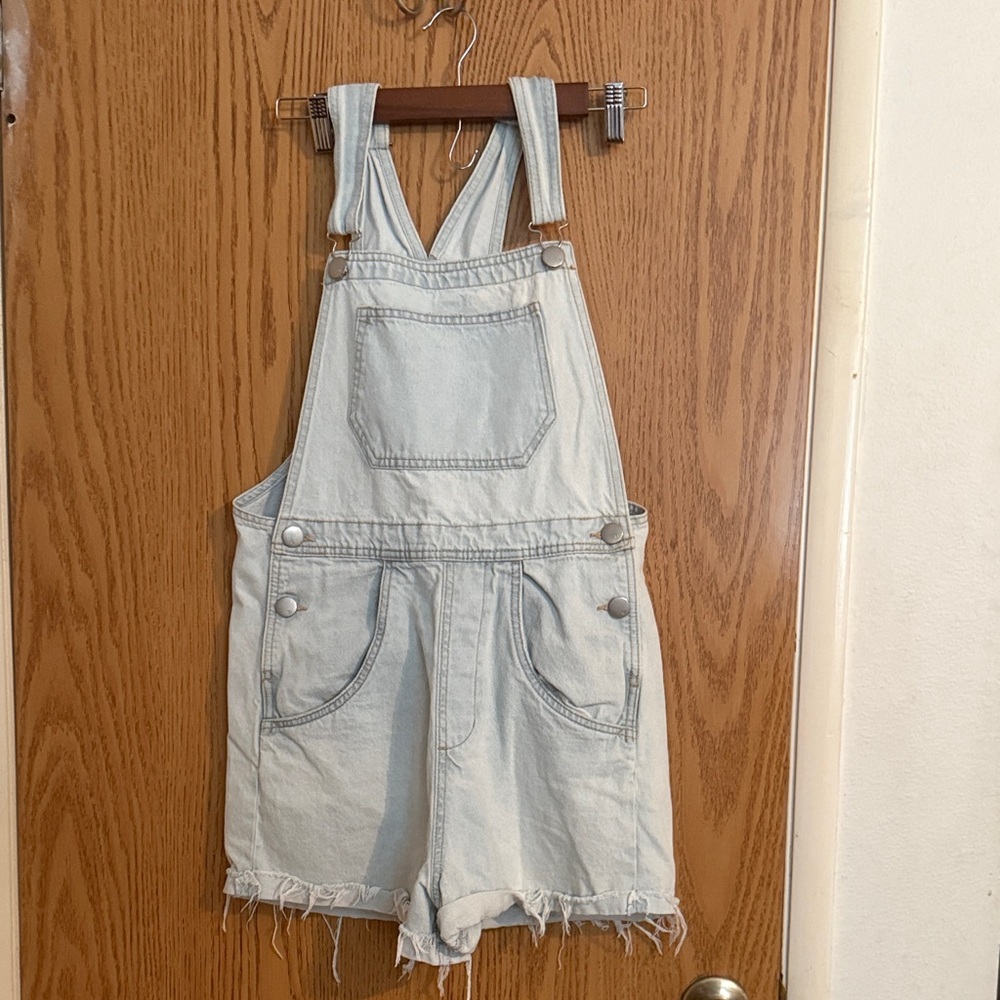 Cotton On Women's Light Blue Denim Overalls Shorts Shortalls Raw Hem Size 6